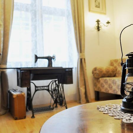 Traditional Slovak Apartment บราติสลาวา ภายนอก รูปภาพ