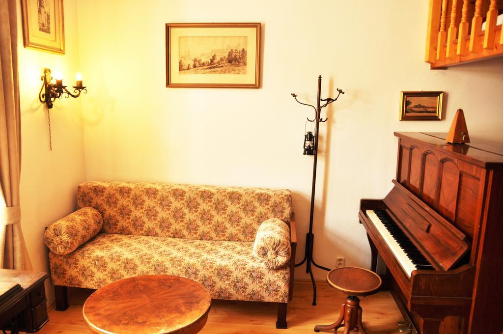 Traditional Slovak Apartment บราติสลาวา ภายนอก รูปภาพ