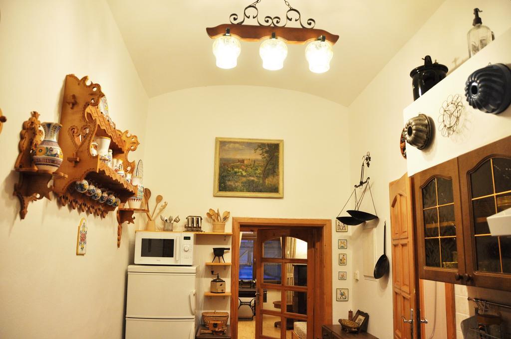 Traditional Slovak Apartment บราติสลาวา ภายนอก รูปภาพ