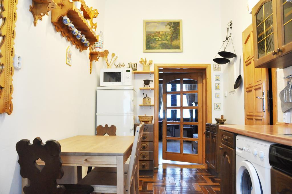 Traditional Slovak Apartment บราติสลาวา ภายนอก รูปภาพ