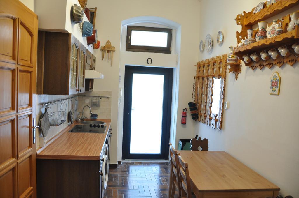 Traditional Slovak Apartment บราติสลาวา ภายนอก รูปภาพ